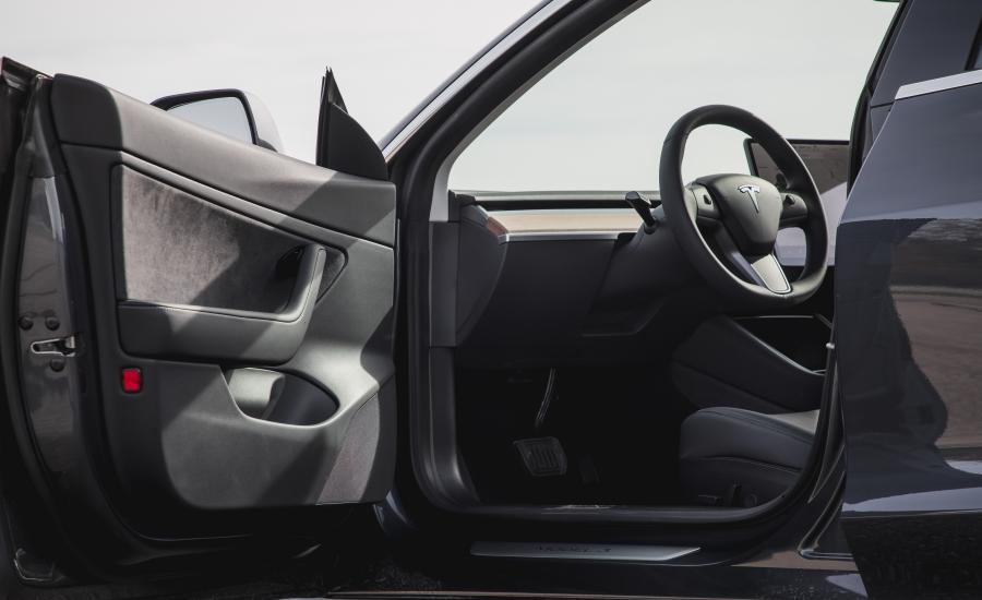 Интерьер Tesla Model 3 2017 года  (US) (фото 31 из 49)